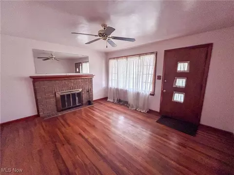 Living - 147 Brookfield Ave, Boardman, OH 44512 photo 2 of 3