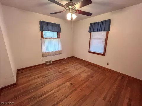 Bedroom - 147 Brookfield Ave, Boardman, OH 44512 photo 3 of 4