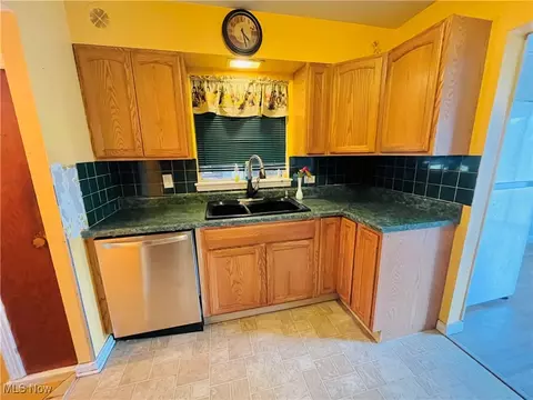 1406 Myrtle Ave, Ashtabula, OH 44004 photo 4