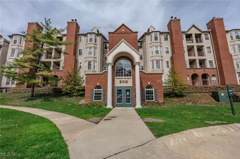 200 Fox Hollow Dr #312, Mayfield Heights, OH 44124