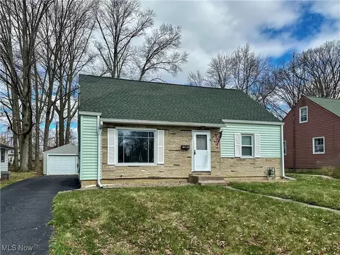 1563 Maplewood St NE, Warren, OH 44483