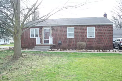 184 Elizabeth St, Mogadore, OH 44260