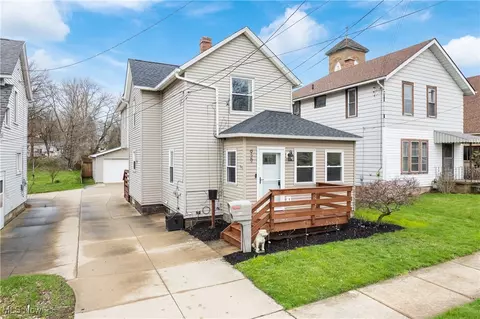 929 W Hopocan Ave, Barberton, OH 44203