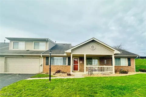 3782 Colony Hill Dr, Zanesville, OH 43701