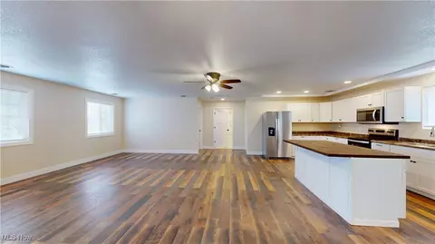 Living - 40 Main St, Vincent, OH 45784 photo 2 of 4