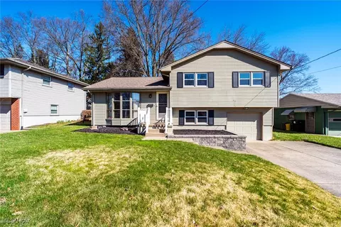 3870 Ayrshire Dr, Youngstown, OH 44511