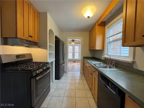 Kitchen - 95 E 211th St, Euclid, OH 44123 photo 4 of 5