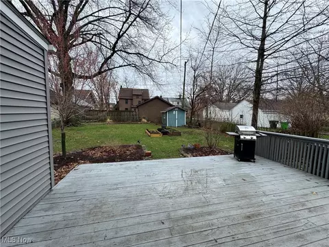 Exterior - 95 E 211th St, Euclid, OH 44123 photo 2 of 10