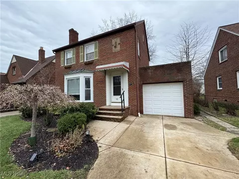 Exterior - 95 E 211th St, Euclid, OH 44123 photo 4 of 10