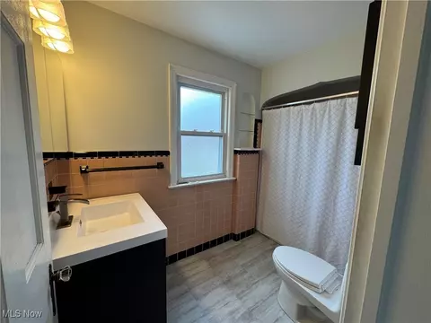 Bath - 95 E 211th St, Euclid, OH 44123 photo 1 of 3