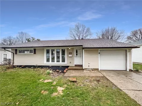 9080 Lynnhaven Rd, Cleveland, OH 44130