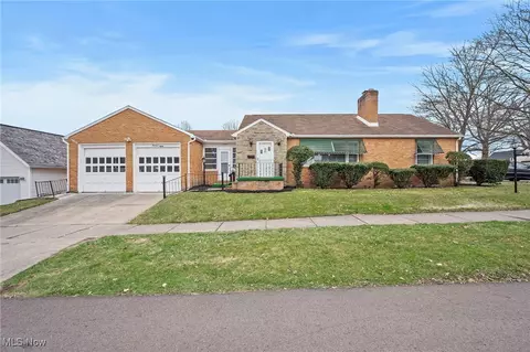 1480 Alton Dr, Akron, OH 44313