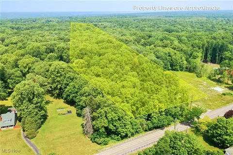King Graves Road Ne, Howland, OH 44484