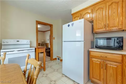 Kitchen - 322 32nd St NW, Canton, OH 44709 photo 4 of 4