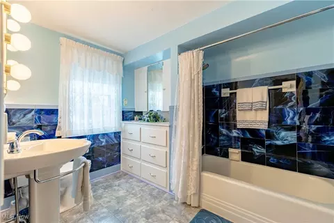 Bath - 322 32nd St NW, Canton, OH 44709 photo 2 of 2