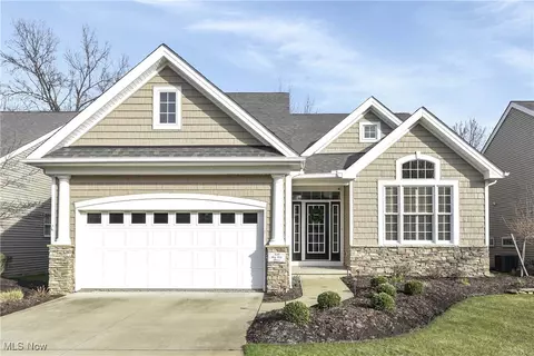 533 Bay Hill Dr, Avon Lake, OH 44012