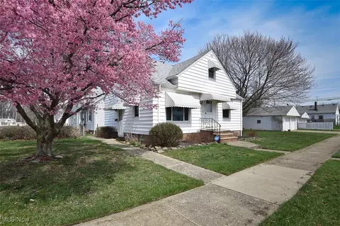 28931 Edgewood Dr, Willowick, OH 44095
