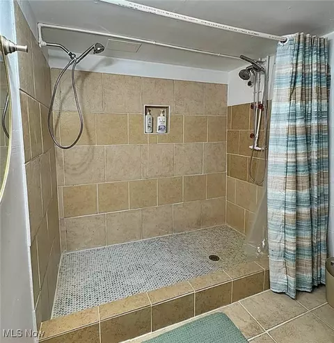 Bath - 1941 Mark Dr, Lorain, OH 44052 photo 3 of 3