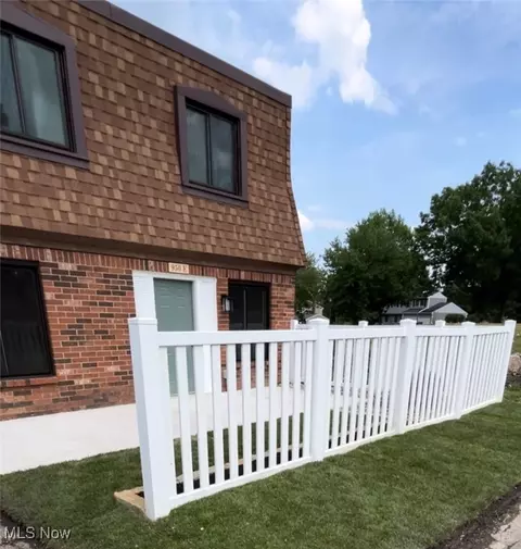 950 Wadsworth Rd #E, Medina, OH 44256