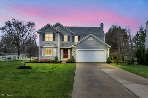 8231 Halle Cir, North Ridgeville, OH 44039