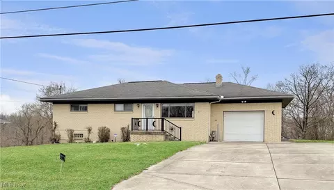 211 Morningside Dr, Wintersville, OH 43953