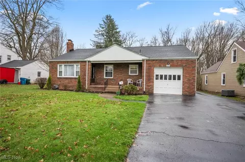 354 Wildwood Dr, Youngstown, OH 44512
