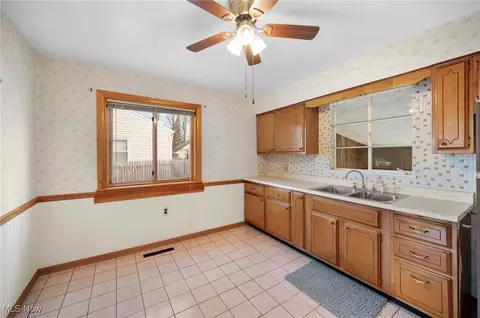 1422 Myrtle Ave, Ashtabula, OH 44004 photo 7