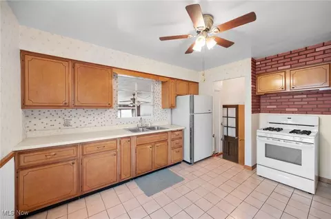 1422 Myrtle Ave, Ashtabula, OH 44004 photo 6