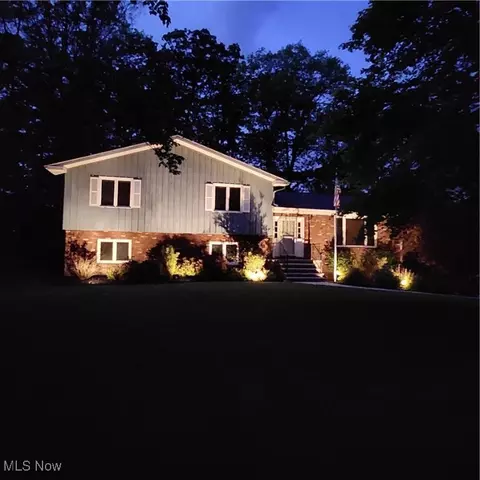 6715 Westview Dr, Brecksville, OH 44141