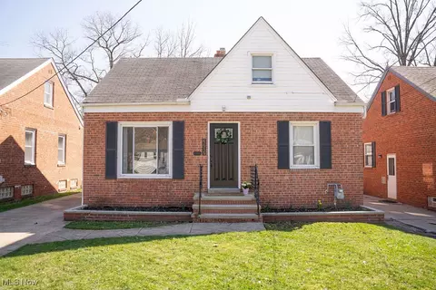 2707 Hearthstone Rd, Parma, OH 44134