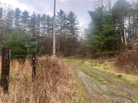 Parks Avenue Se, East Canton, OH 44730