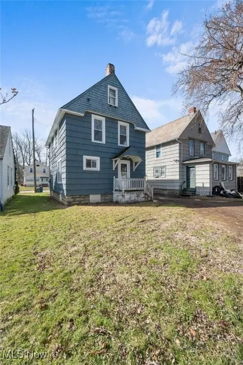 Exterior - 1825 W 8th St, Ashtabula, OH 44004 photo 3 of 4