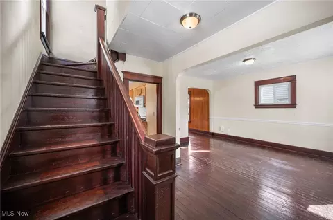 Entry Way - 1825 W 8th St, Ashtabula, OH 44004 photo 2 of 2
