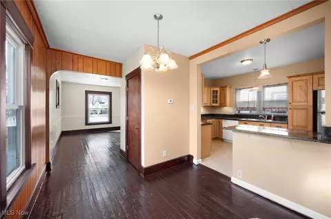 Entry Way - 1825 W 8th St, Ashtabula, OH 44004 photo 1 of 2