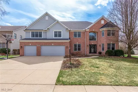 20335 Kylemore Dr, Strongsville, OH 44149
