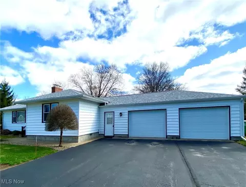 2916 Fairview Dr, Ashtabula, OH 44004 photo 3