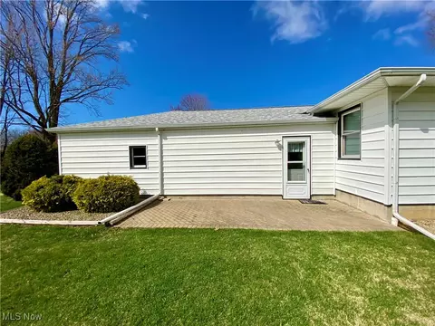 2916 Fairview Dr, Ashtabula, OH 44004 photo 9