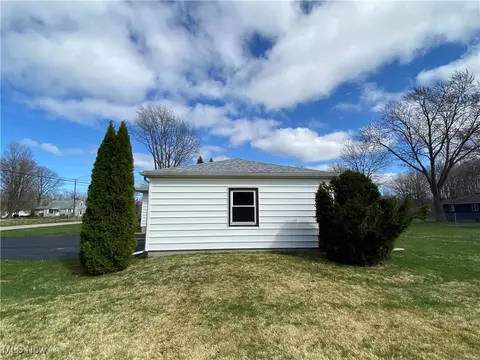 2916 Fairview Dr, Ashtabula, OH 44004 photo 4