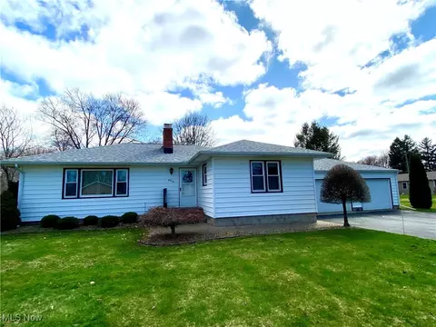 2916 Fairview Dr, Ashtabula, OH 44004 photo 2