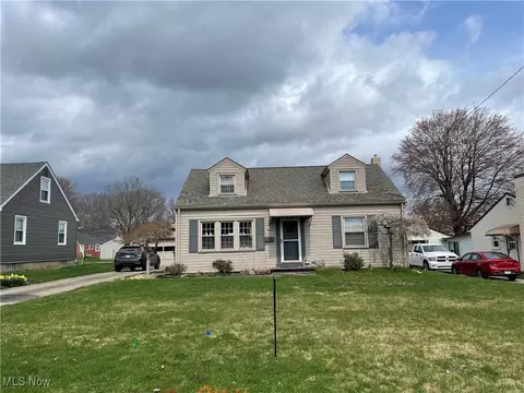 385 W Omar St, Struthers, OH 44471
