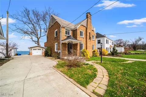 2509 Walnut Blvd, Ashtabula, OH 44004 photo 3