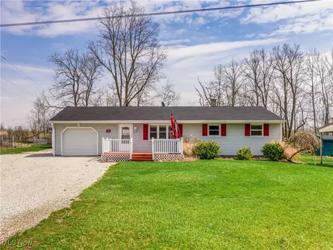 1520 Twin Lakes Dr, Mansfield, OH 44903