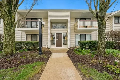 2930 N Bay Dr #L8, Westlake, OH 44145