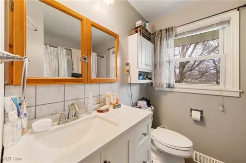 Bath - 5963 Dailey Rd, New Franklin, OH 44319 photo 1 of 2