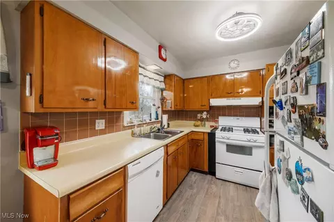 Kitchen - 5963 Dailey Rd, New Franklin, OH 44319 photo 1 of 3