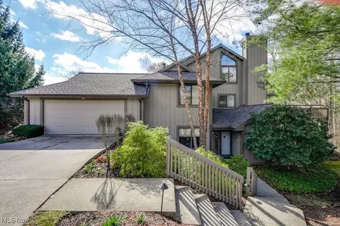 2172 Stone Creek Trl, Cuyahoga Falls, OH 44223