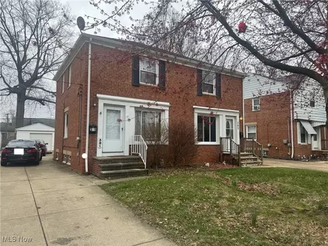 381 E 250th St, Euclid, OH 44132 photo 1