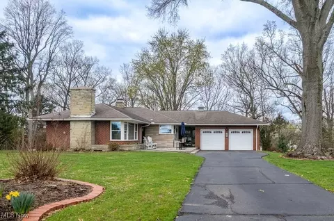 38 Meadowcrest Dr, Parkersburg, WV 26104