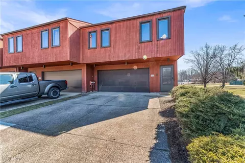32797 Brookstone Ln, North Ridgeville, OH 44039