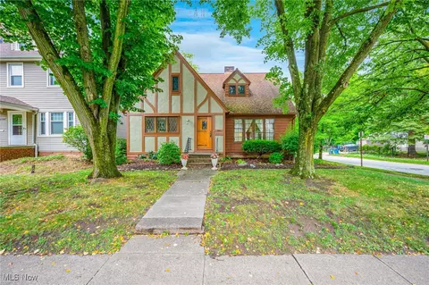 2576 S Taylor Rd, Cleveland Heights, OH 44118